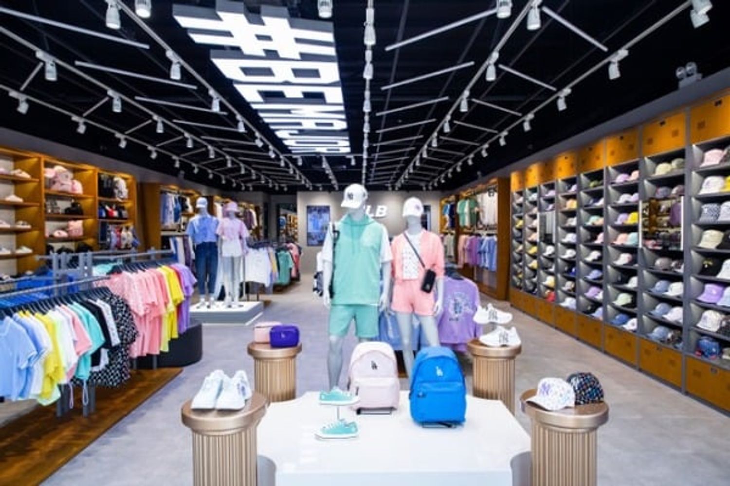 Explore bobbamichaud Shop Ideas