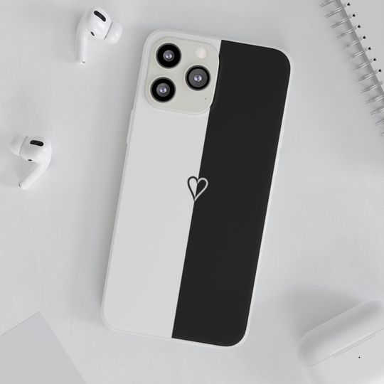 Discover Capa Para Iphone 6/ 6s/ 7/ 7 Plus/ 8/ 8 Plus/ X/ Xr/ 11/ 11 Pro/ 11 Pro Max/ 12 Pro/ 12 Pro Max/ 12 Mini/ 13/13 Pro/ 13 Pro Max/ 13 Mini Coração Preto e Branco Elegante