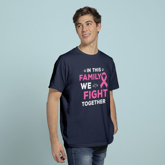 Discover T Shirt Engraçadas Nesta Família Nós Lutamos Juntos Fita Rosa Conscientização do Câncer de Mama