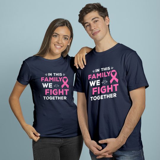 Discover T Shirt Engraçadas Nesta Família Nós Lutamos Juntos Fita Rosa Conscientização do Câncer de Mama