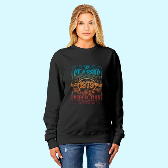 Discover Vintage 1979 Limited Edition Gift 42 years old 42nd Birthday TT Sweatshirt