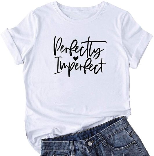 Discover T-shirt de Mulher com Estampa de Letra Perfectly Imperfect