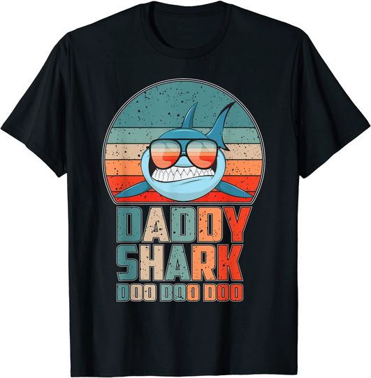Discover T-shirt Unissexo Daddy Shark Doo Doo Dia dos Pais