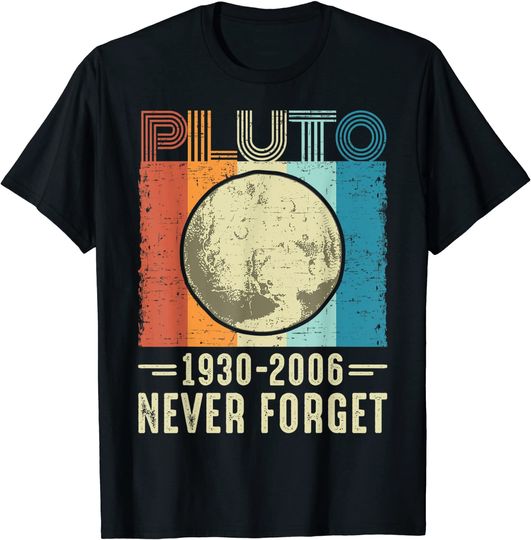 T-shirt Unissexo Pluto Never Forget Planeta Astronomia Dia da Terra