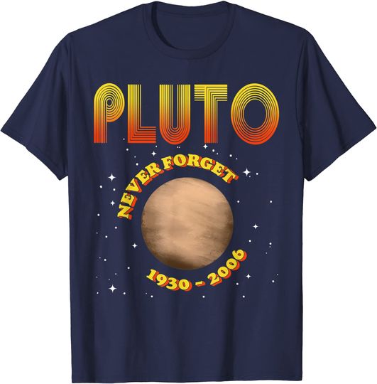 T-shirt Unissexo Divertido Pluto Never Forget 1930 - 2006