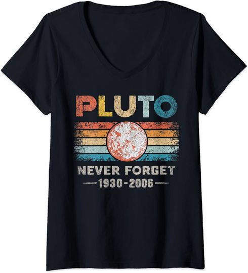 Discover T-shirt da Mulher Vintage Pluto Never Forget Decote em V