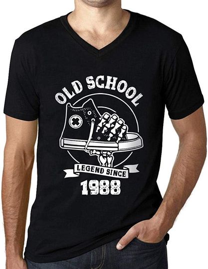 Discover T-shirt de Homem com Decote Em V Old School Legend Since 1988