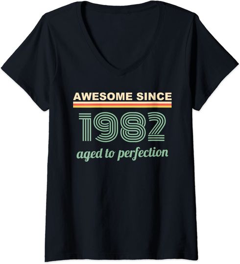 Discover T-shirt da Mulher Awesome 1982 Aged To Perfection Decote em V