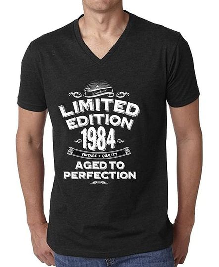 Discover T-shirt de Homem com Decote Em V Edição Limitada 1984