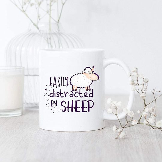Discover Caneca de Cerâmica Clássica Easily Distracted By Sheep