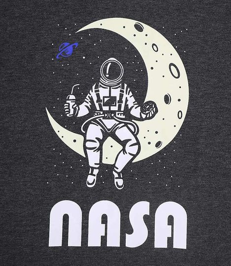 Discover Camiseta Feminina de Manga Curta com Estampa de Astronauta e Lua Espaçosa da NASA