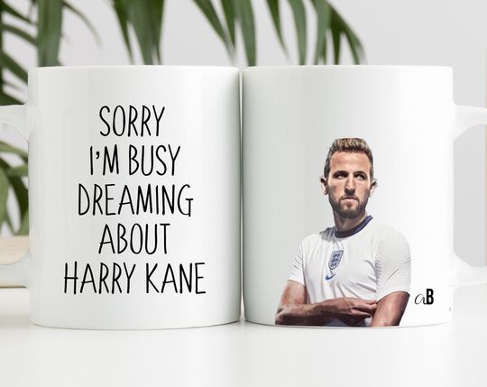 Discover Caneca de Cerâmica Clássica Dreaming about Harry Kane Euro 2020