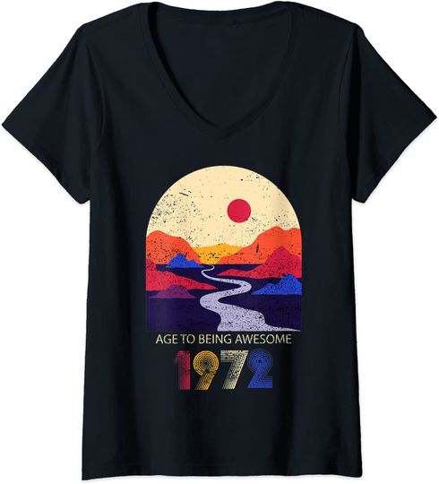 Discover T-shirt Camisete Feminina com Decote em V Cena de Montanha Age To Being Awesome 1972