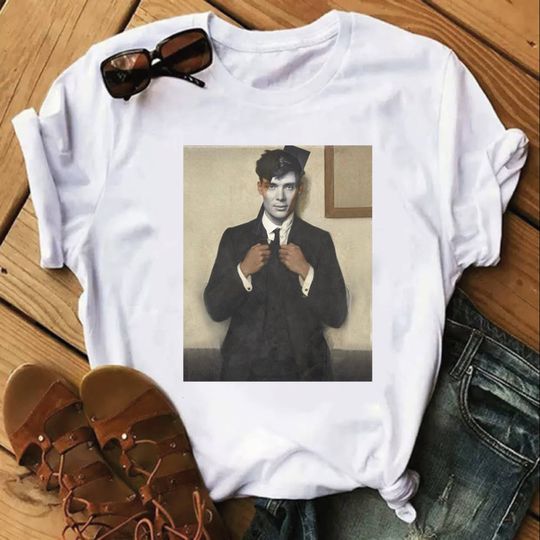 Discover T-shirt Unissexo Tommy Shelby P.e.a.k.y B.l.i.n.d.e.r.s