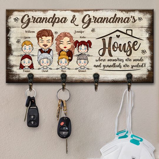 Discover House Is Where Memories Are Made & Grandkids Are Spoiled - Personalized Key Hanger, Key Holder - Gift For Couples, Husband Wife