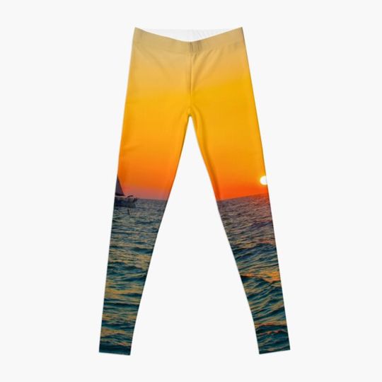 Discover sailing sunset Leggings