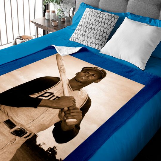 Discover Roberto Clemente trending Baby Blankets
