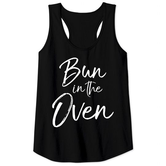 Discover Funny Pregnancy Quote for Pregnant Women Bun in the Oven Tank Top