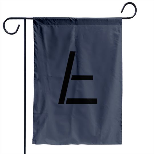 Discover Axel Hat Garden Flag