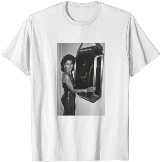Discover Claire Huxtable - Claire Huxtable - T-Shirt