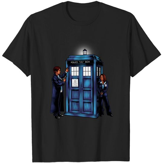 Discover The Agents have the Phone Box - X Files - T-Shirt