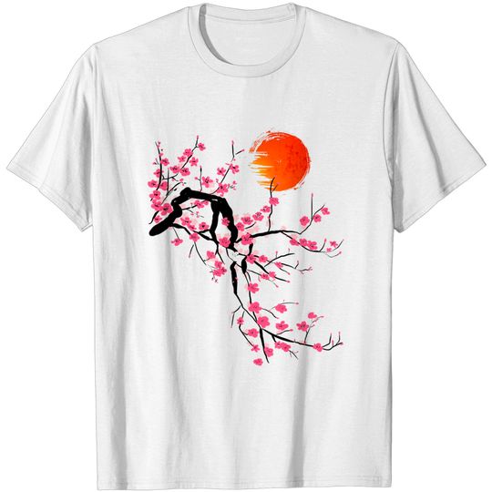 Discover Vintage Sakura Cherry Blossom Tree Japanese Culture Gift Tee T-Shirt