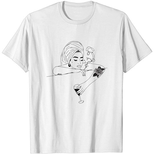 Discover Unbothered Woman - Bathtime - T-Shirt