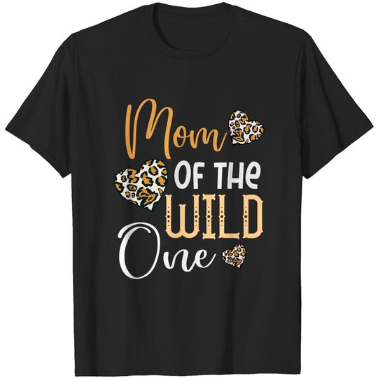 Discover MOM OF THE WILD ONE First Birthday Leopard Heart Mom Life T-Shirt