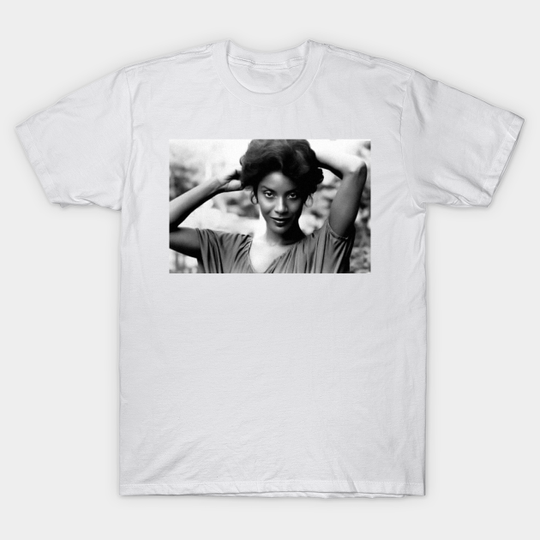 Discover Claire - Claire Huxtable - T-Shirt