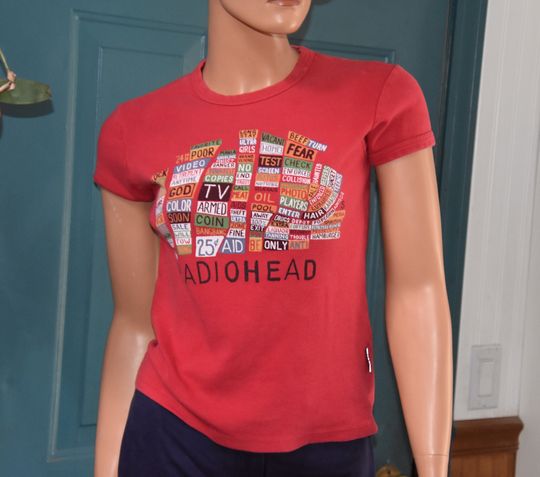 Discover Vintage 2003 Radiohead "Hail to the Thief" t-shirt