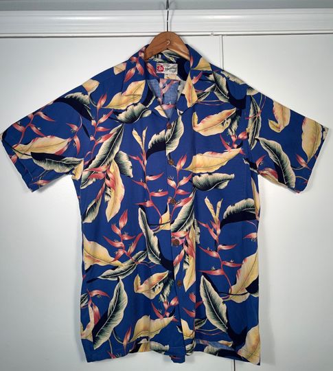 Discover Hilo Hattie Hawaii Original Button Down Vintage Medium