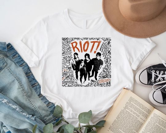 Discover Paramore Riot Album Cover T-Shirt Funny Vintage Gift