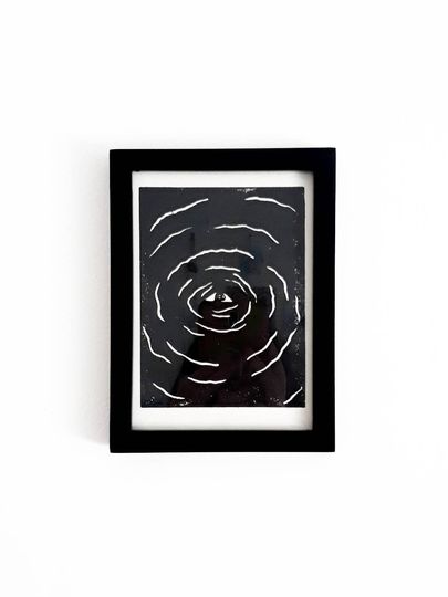 Discover Oeil au fond de l'abysse, Linogravure encadre imprime  la main