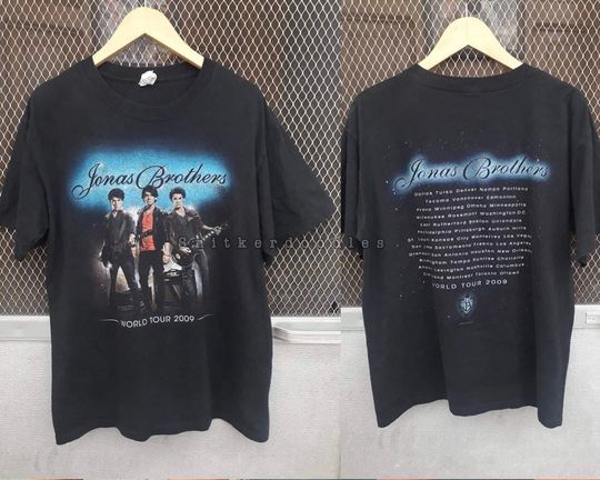 Discover Vintage Jonas Brothers 2009 Tour T-Shirt