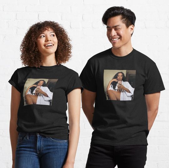 Discover solange selfie Classic T-Shirt