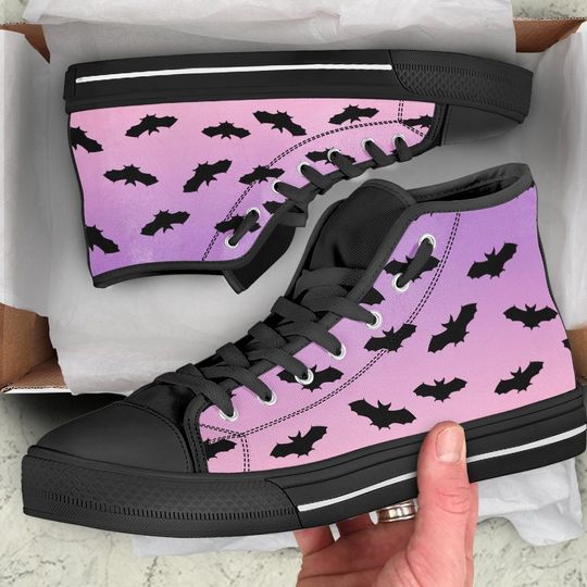 Discover Kawaii Goth Pastel Black Bats Halloween Men's High Tops Sneaker
