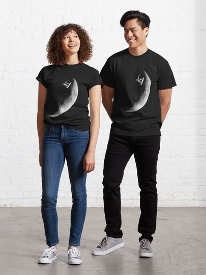 Discover Moon boarder - Astronaut Skateboarding | Classic T-Shirt
