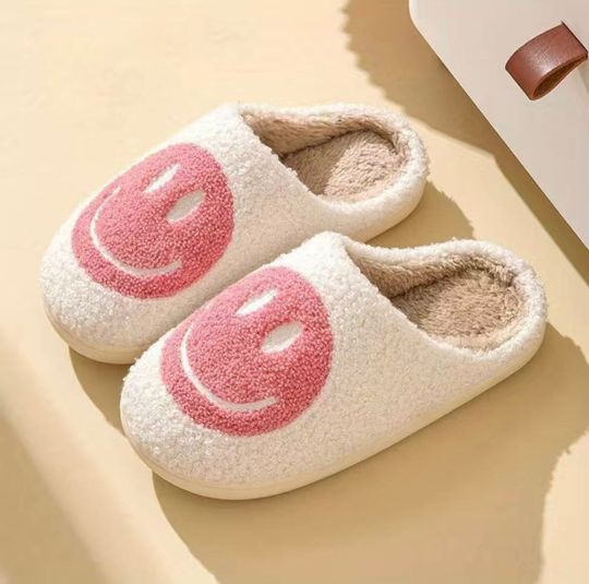 Discover preppy pink smiley face slippers
