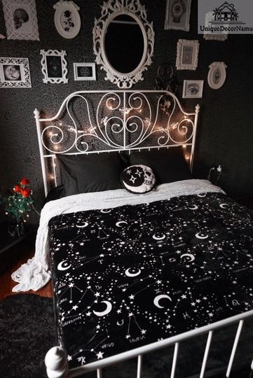 Discover Gothic Black & White Halloween Bedding Set