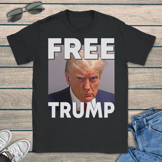 Discover Free Trump Mugshot Graphic Novelty T-Shirt