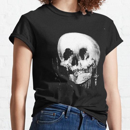 Discover Woman with Halloween Skull Reflection In Mirror T-shirts