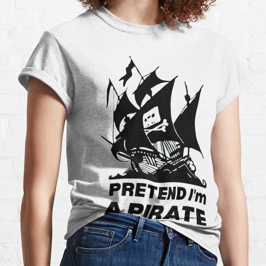 Discover Pretend I'm A Pirate Funny Halloween T-Shirt