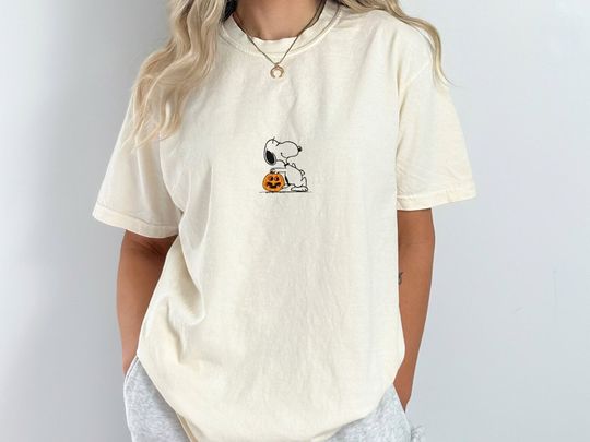 Discover Halloween Snoopy the Dog Graphic Tee