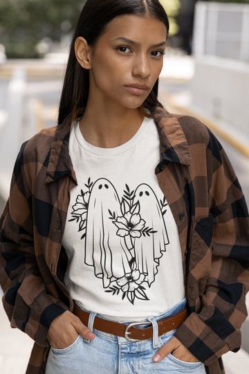 Discover Flower Ghost Friends Tee | Aesthetic Floral Spooky T-shirt Vintage Halloween Floral Illustration Ghoul graphic shirt