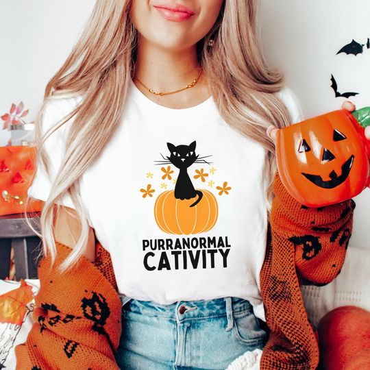 Discover Black Cat Halloween Shirt Funny Pumpkin Shirt Spooky Season Cat Mom Gift Trick or Treat Outfit Halloween Party Outfit Stay Spooky T-shirt