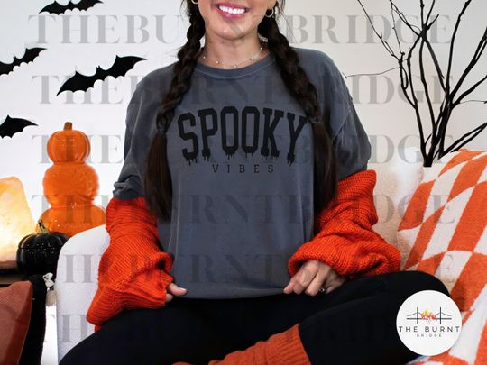 Discover Spooky Vibes Halloween Oversized T-shirt 
