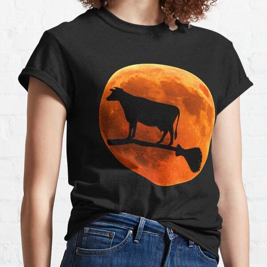 Discover Cow Silhouette Moon Halloween T-shirts