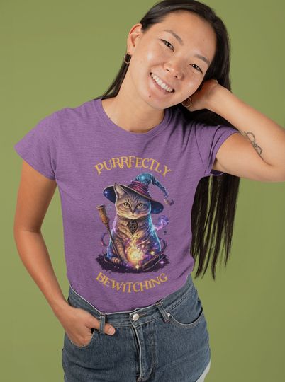 Discover Witchy Cat Themed Halloween T-shirt