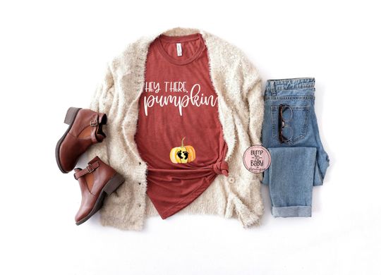 Discover Hey there pumpkin Fall Baby Announcement Shirt Halloween Pregnancy reveal Pumpkin belly Tshirt Pregnant Gift Thanksgiving Maternity Tee