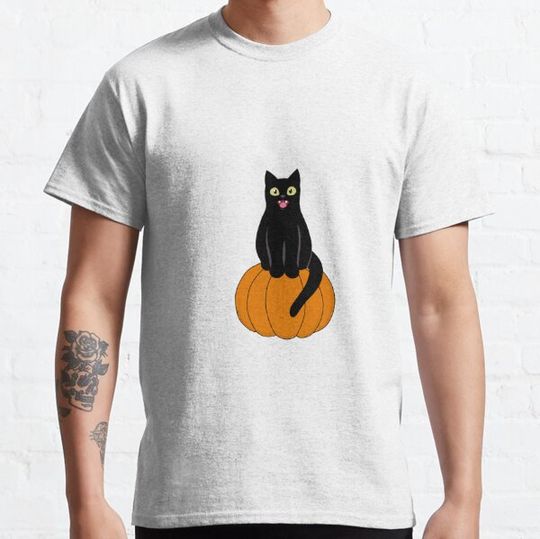 Discover Black cat sitting on pumpkin T-shirts